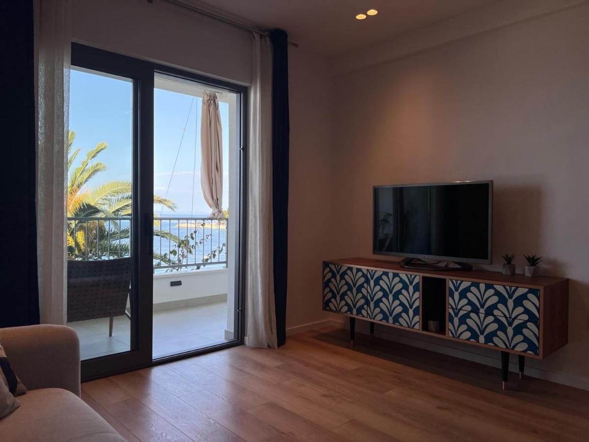 Beachfront Comfort Apartments Sinajko Podgora Exterior photo